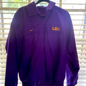 Men’s Medium LSU Nike Windbreaker Jacket. Nicely lined with inside pocket